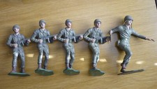 5 Spielzeugsoldaten